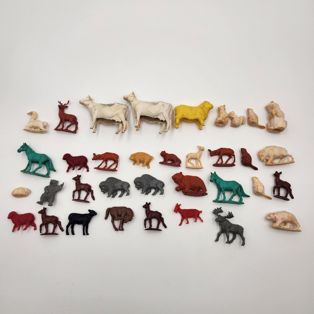 Vintage Plastic Animal Figurine Lot Cows Horses Deer Bears‎ Buffalo 35pc Toy Set
